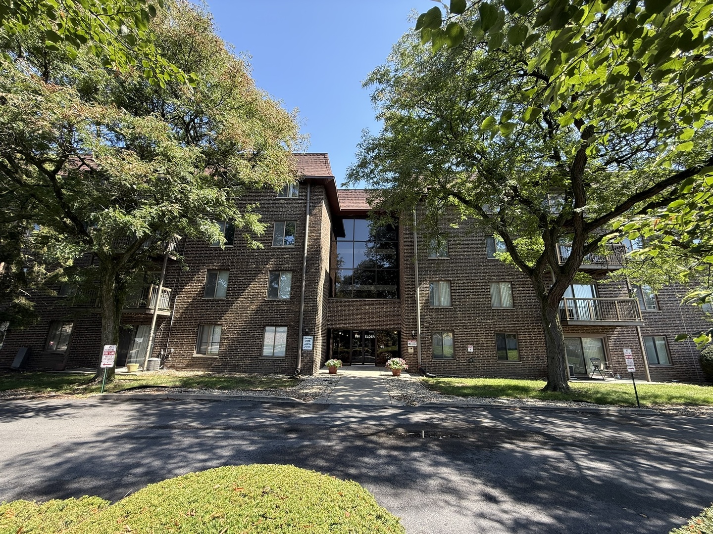 830 Elder Rd #111 Homewood, IL 60430