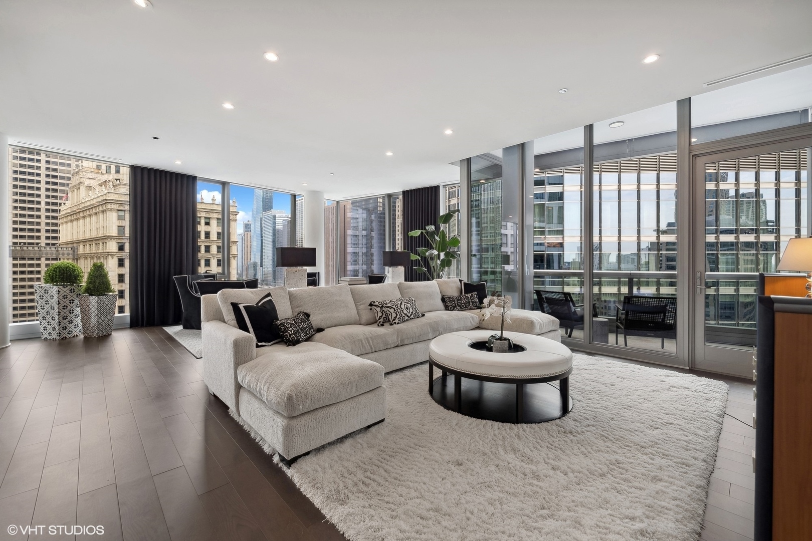 403 N Wabash Ave #14A Chicago, IL 60611