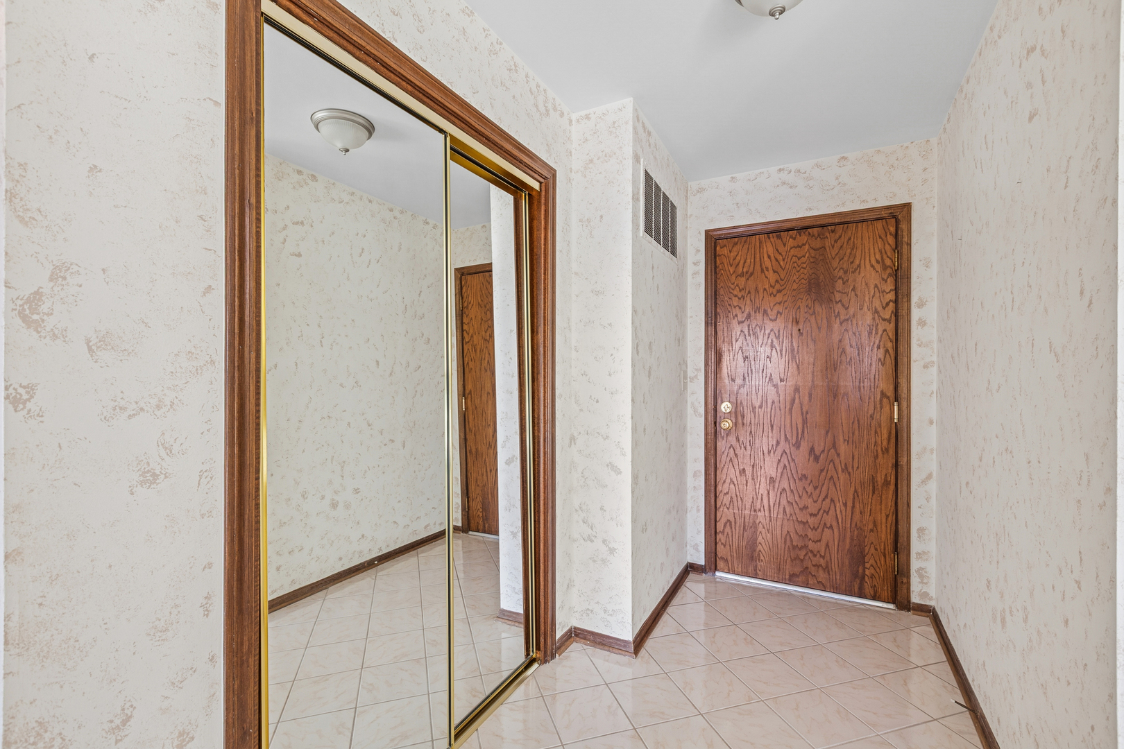 9500 N Washington St #505 Niles, IL 60714