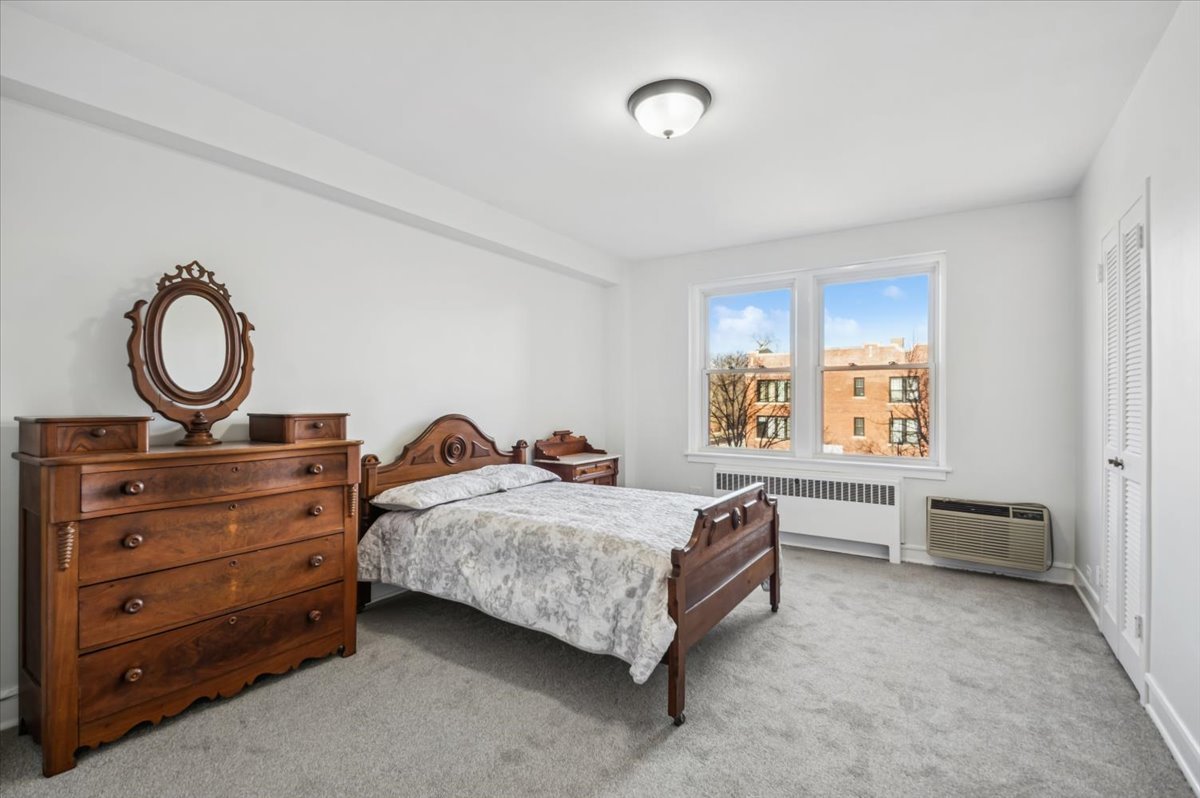 1585 Rdg Ave #301 Evanston, IL 60201