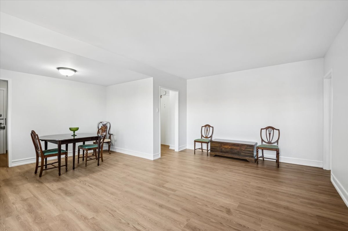 1585 Rdg Ave #301 Evanston, IL 60201