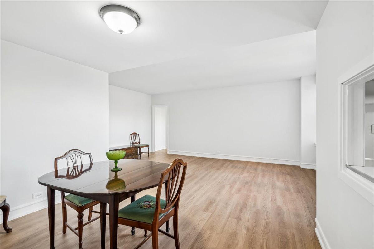 1585 Rdg Ave #301 Evanston, IL 60201