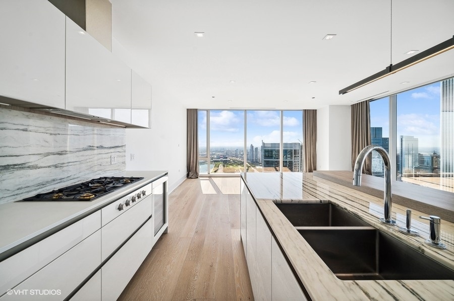 363 E Wacker Dr #5801 Chicago, IL 60601