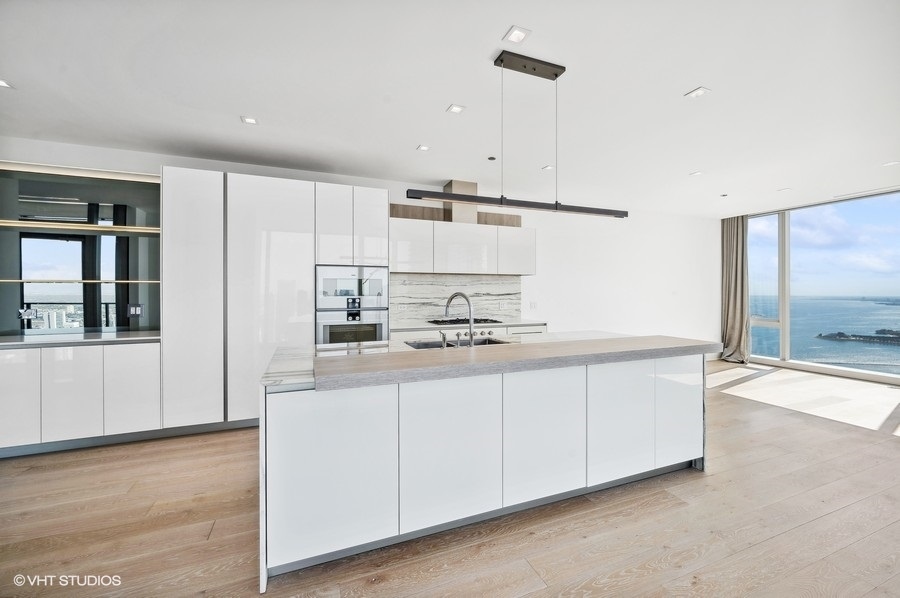 363 E Wacker Dr #5801 Chicago, IL 60601