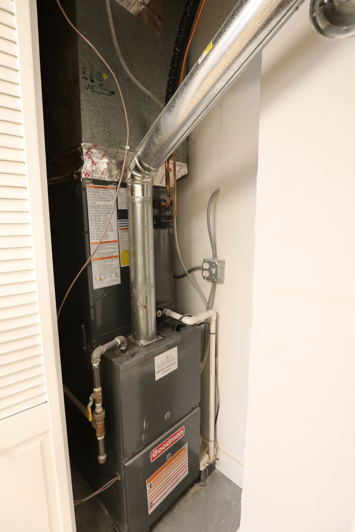 8 Peale St Joliet, IL 60433