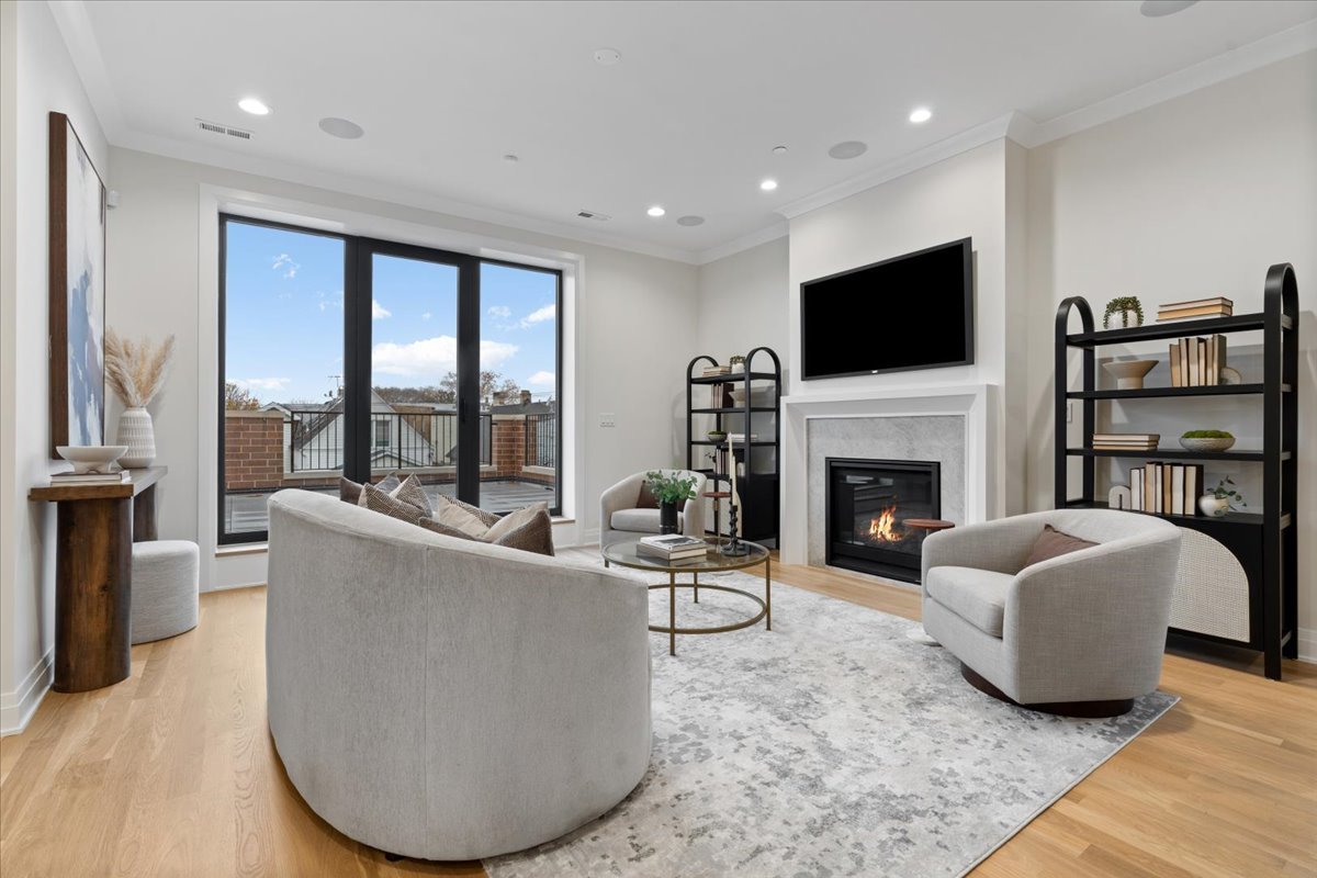 3036 N Sheffield Ave #3 Chicago, IL 60657