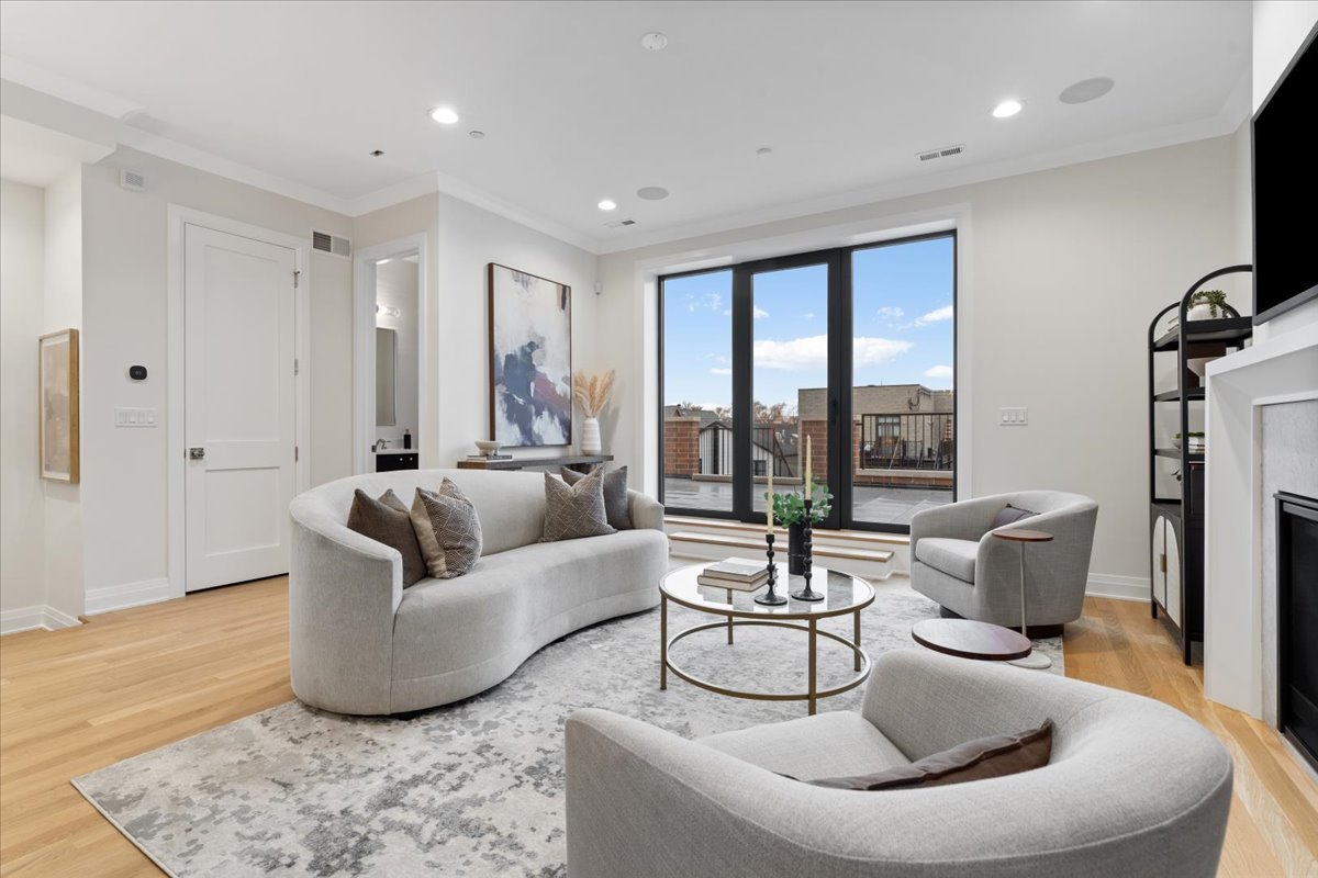 3036 N Sheffield Ave #3 Chicago, IL 60657