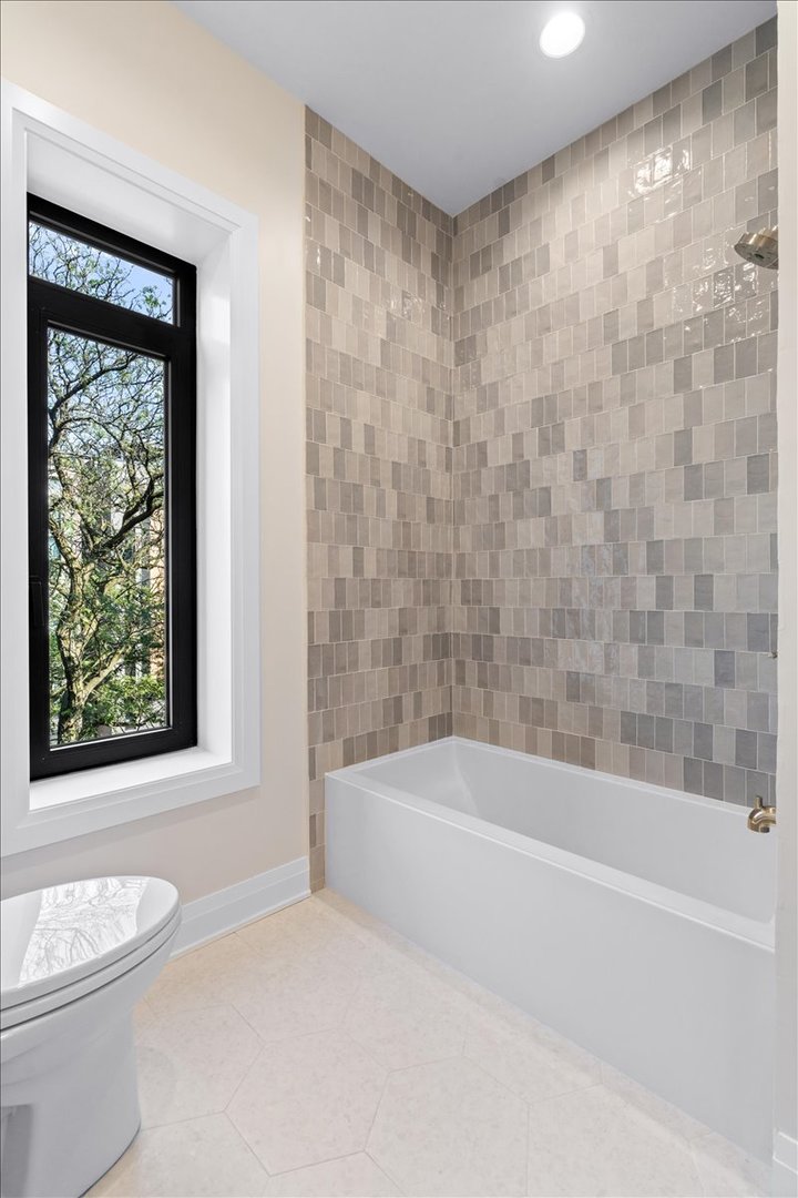 3036 N Sheffield Ave #3 Chicago, IL 60657