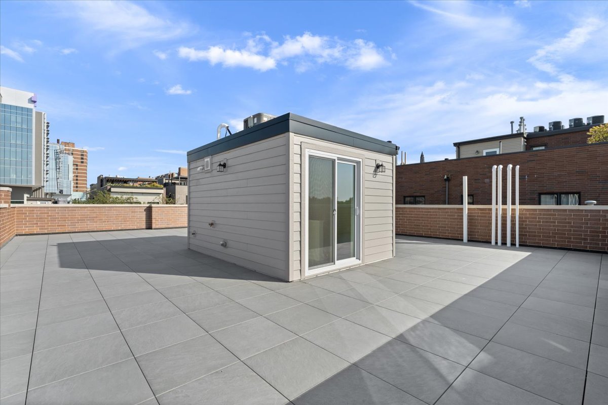 3036 N Sheffield Ave #3 Chicago, IL 60657