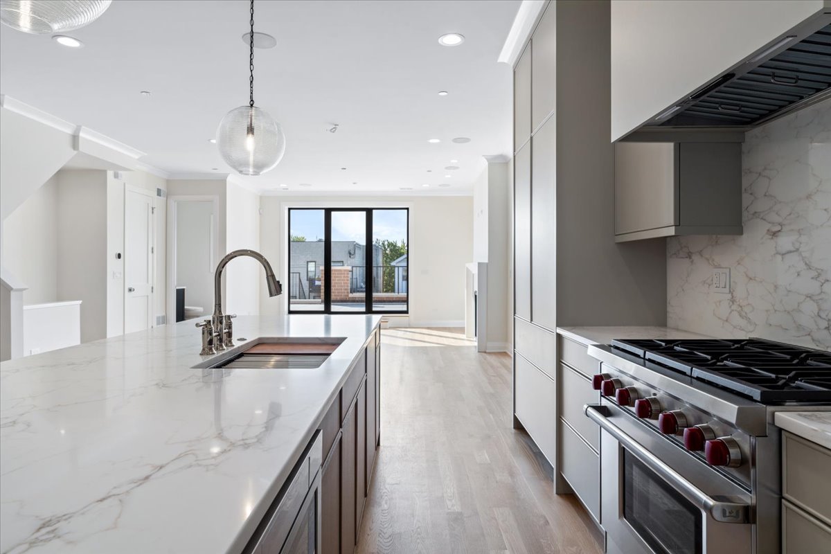 3036 N Sheffield Ave #3 Chicago, IL 60657