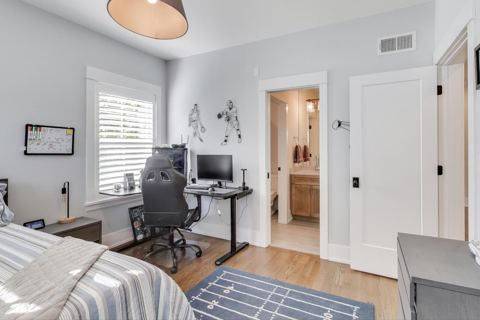 1422 Gregory Ave Wilmette, IL 60091