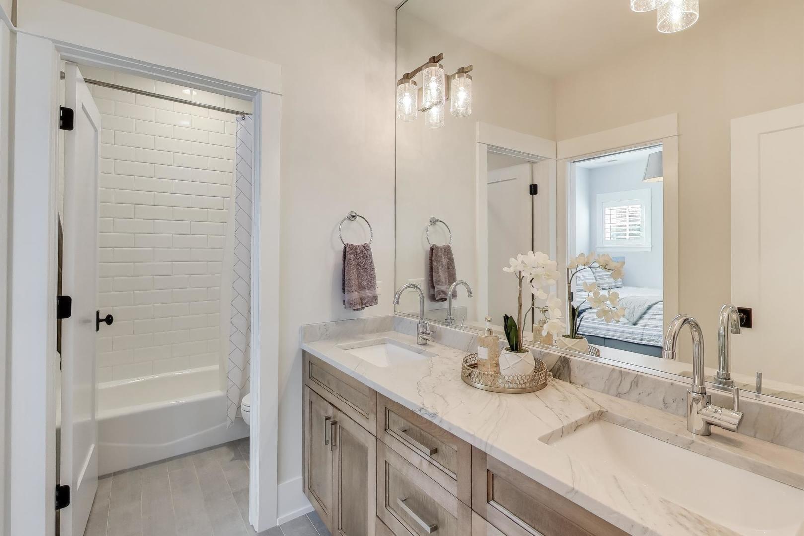 1422 Gregory Ave Wilmette, IL 60091