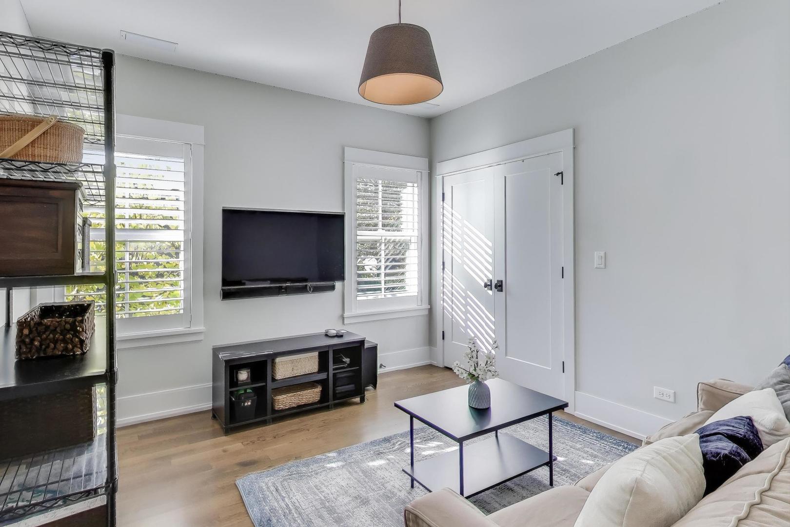 1422 Gregory Ave Wilmette, IL 60091