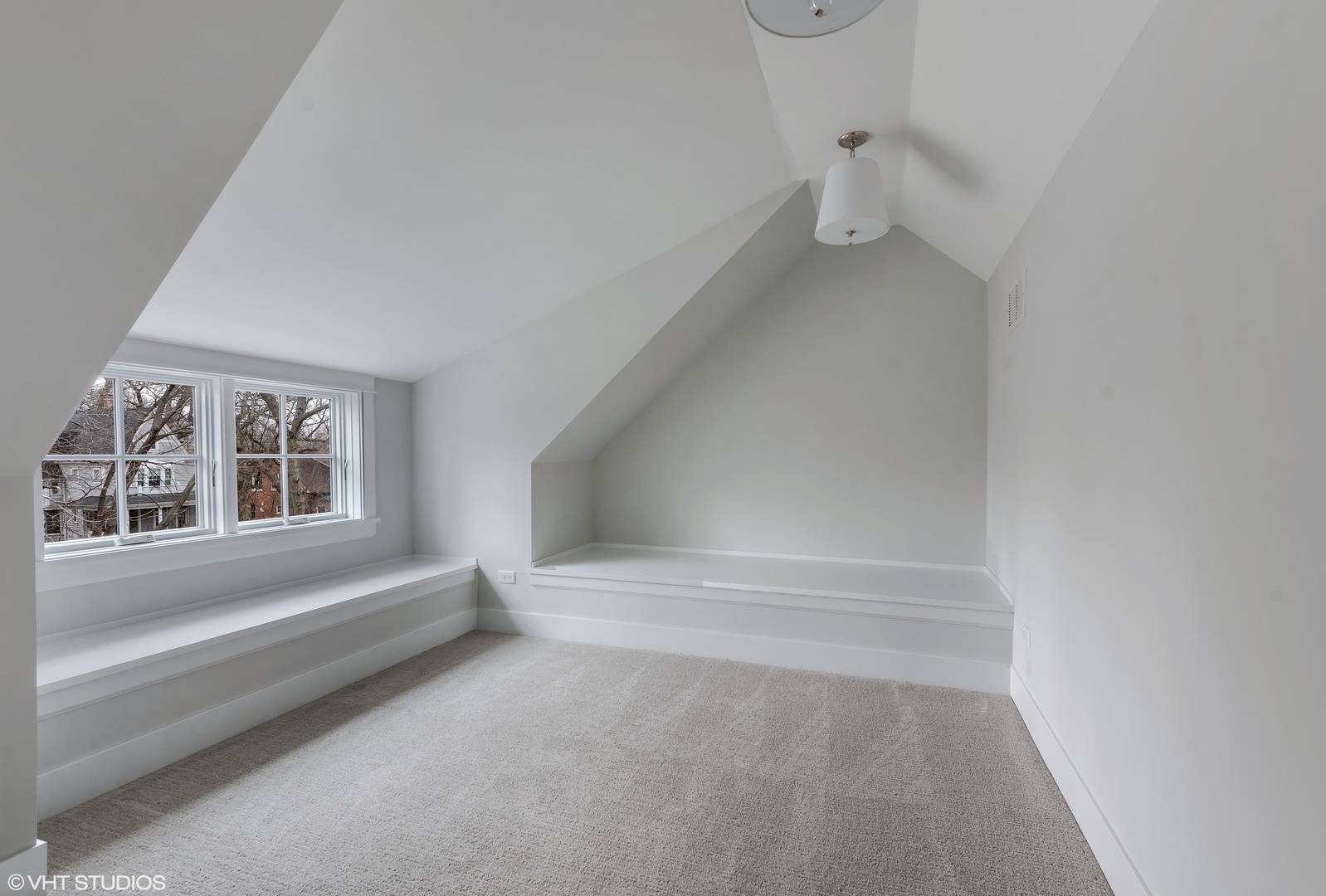 1422 Gregory Ave Wilmette, IL 60091