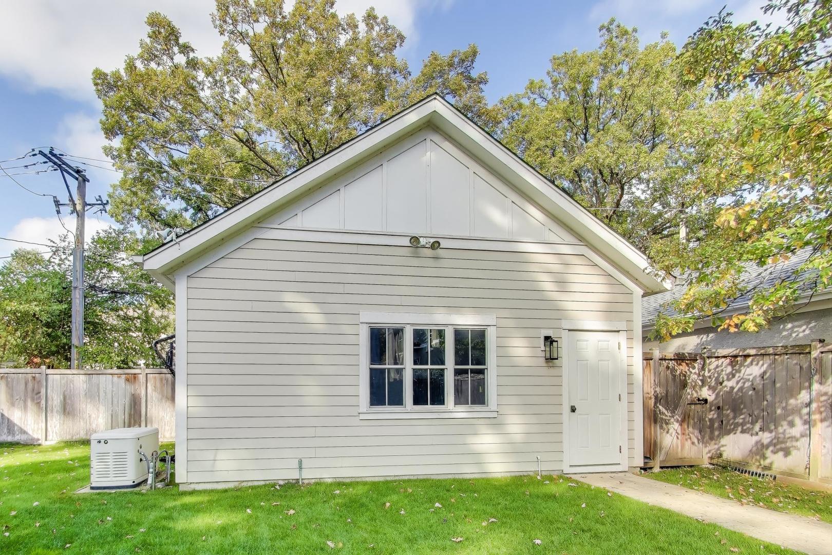 1422 Gregory Ave Wilmette, IL 60091