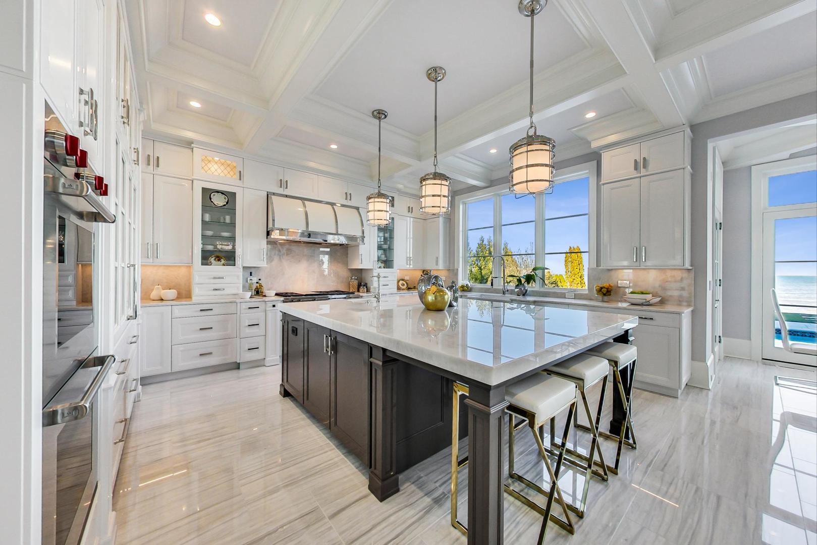 43 Indian Hl Rd Winnetka, IL 60093