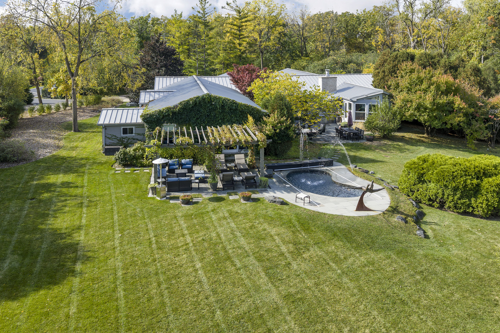 1551 Mill Trl Highland Park, IL 60035