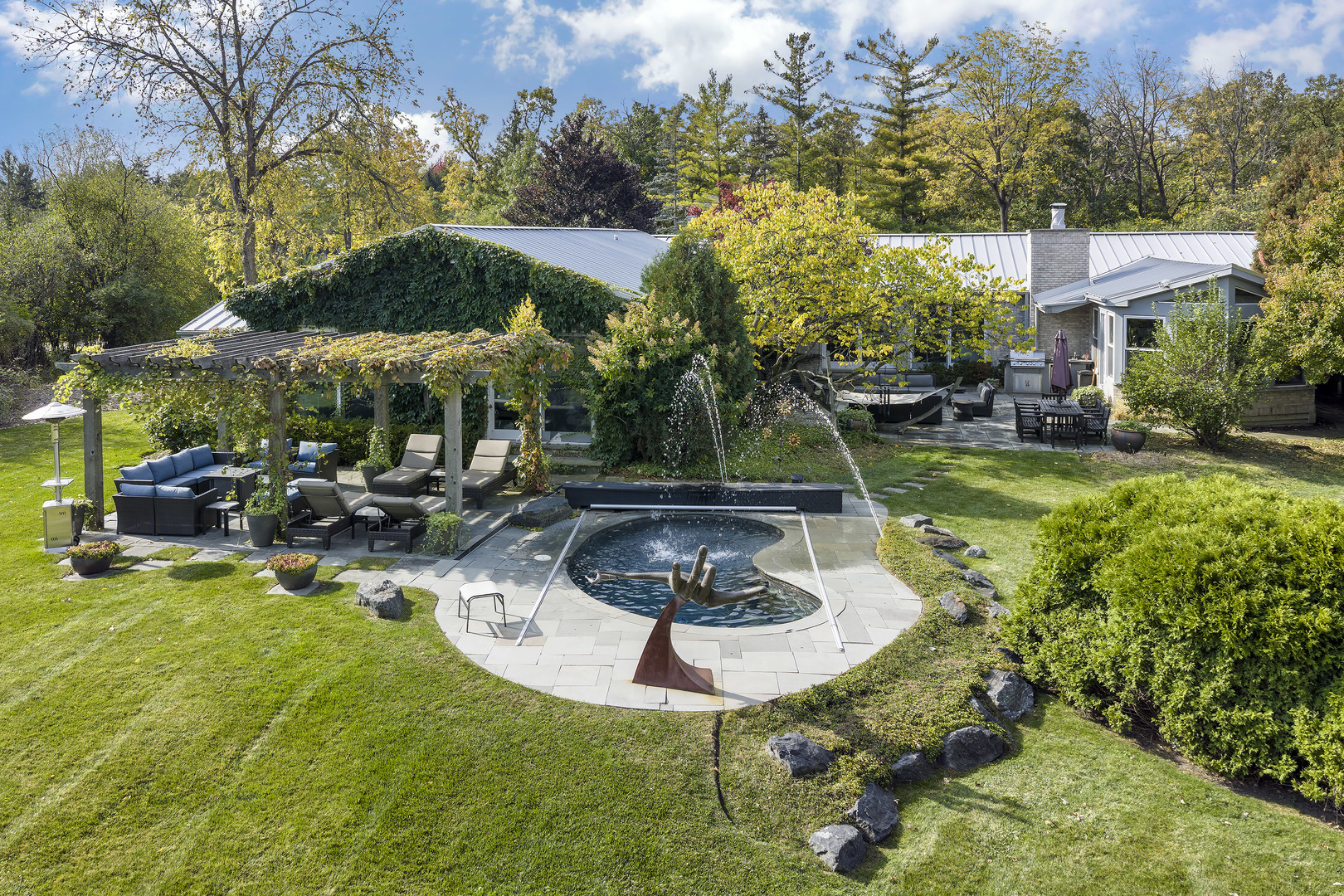 1551 Mill Trl Highland Park, IL 60035