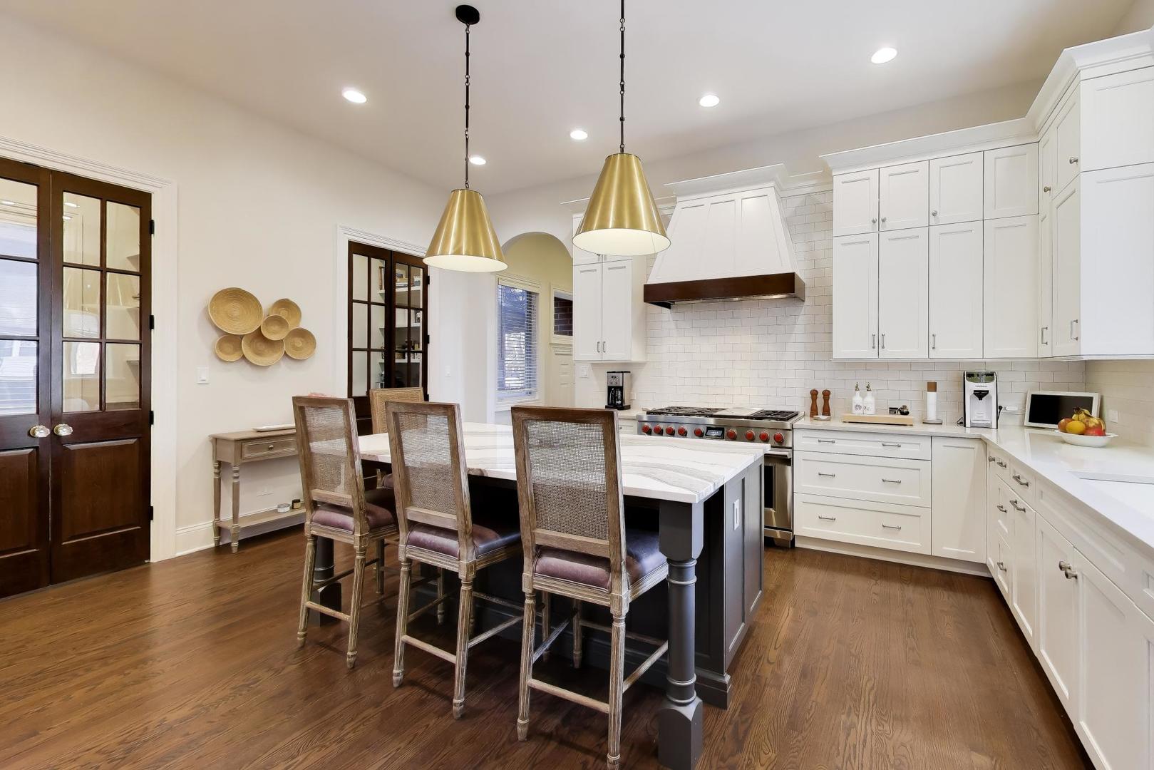 2030 N Hoyne Ave Chicago, IL 60647