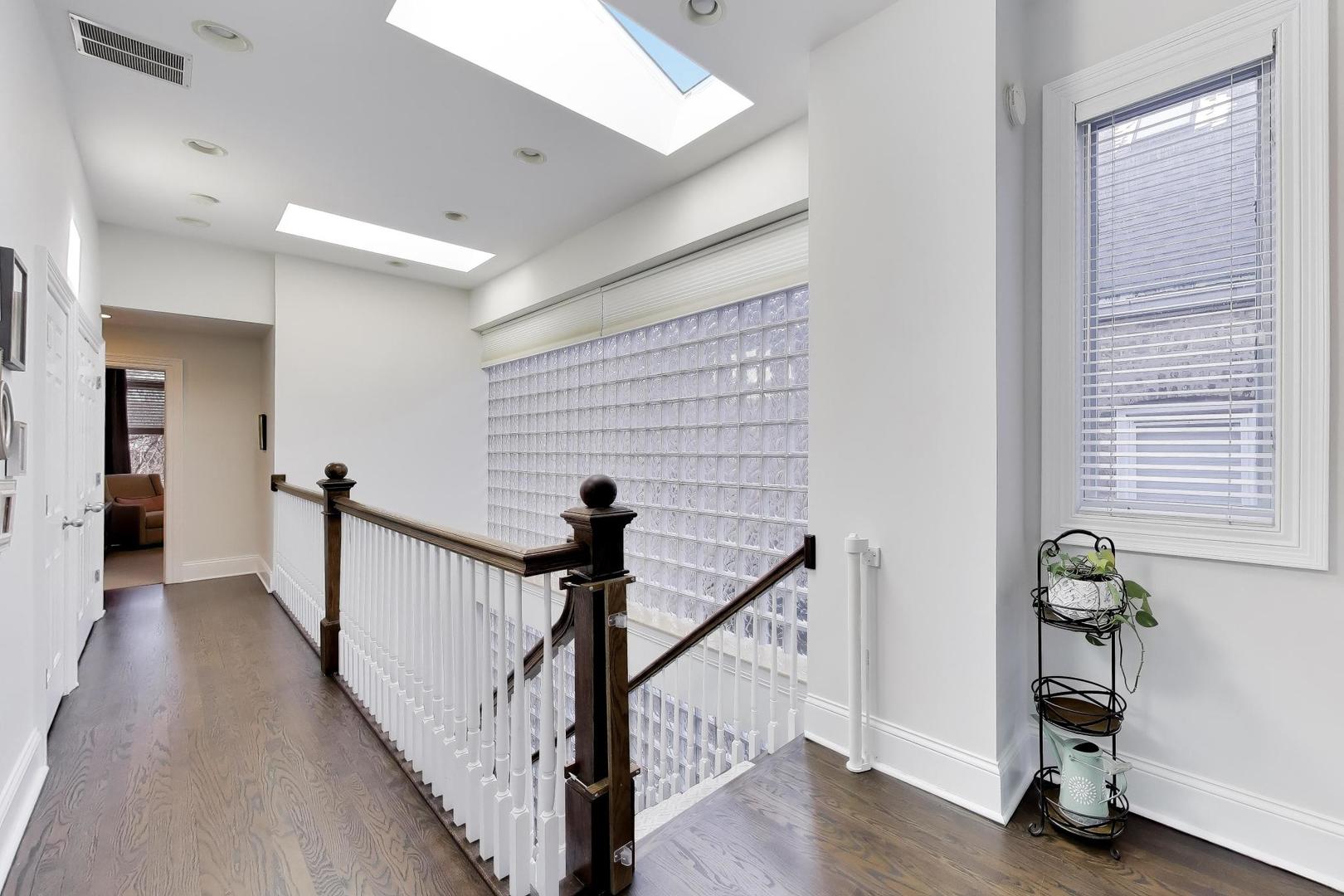 2030 N Hoyne Ave Chicago, IL 60647