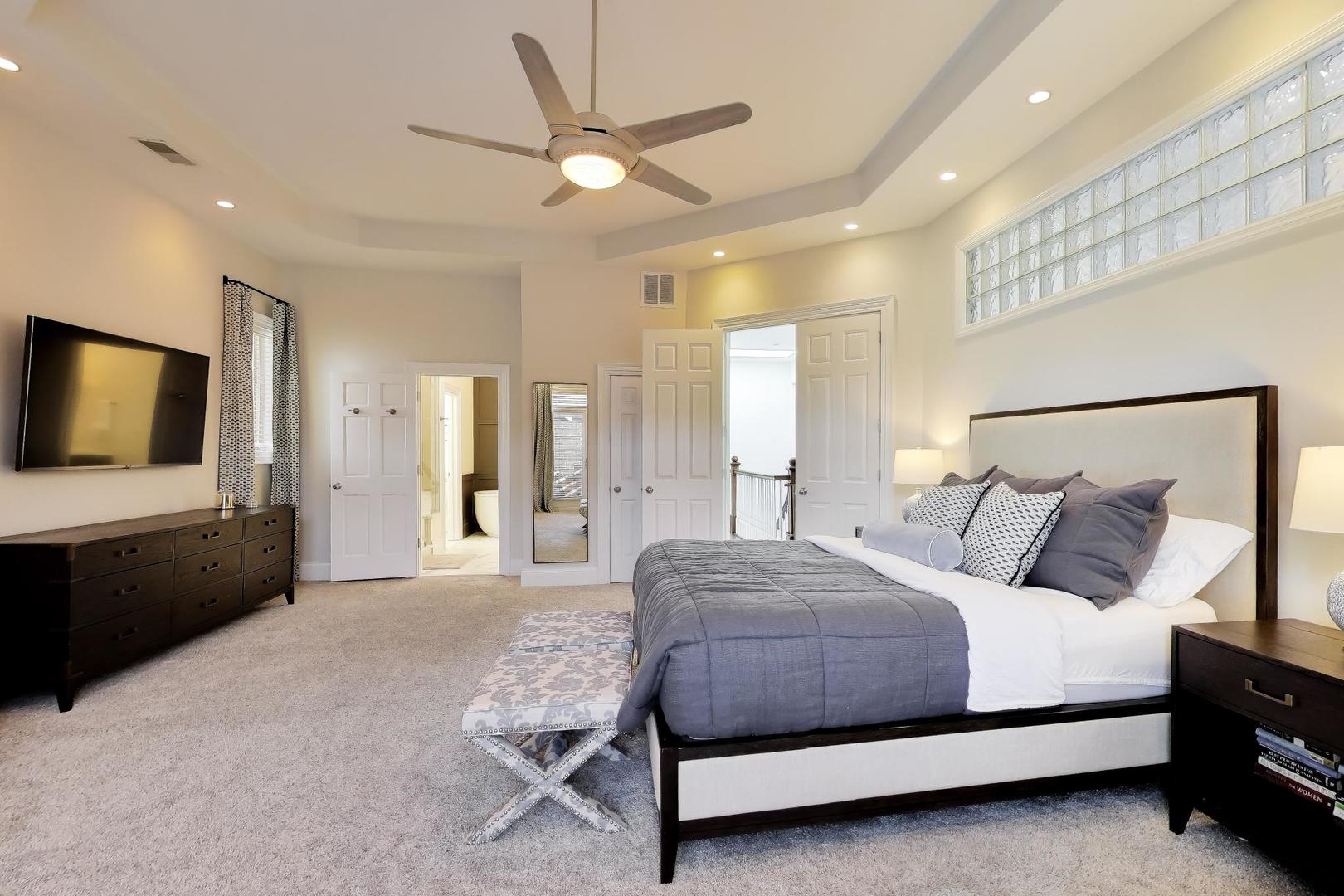 2030 N Hoyne Ave Chicago, IL 60647