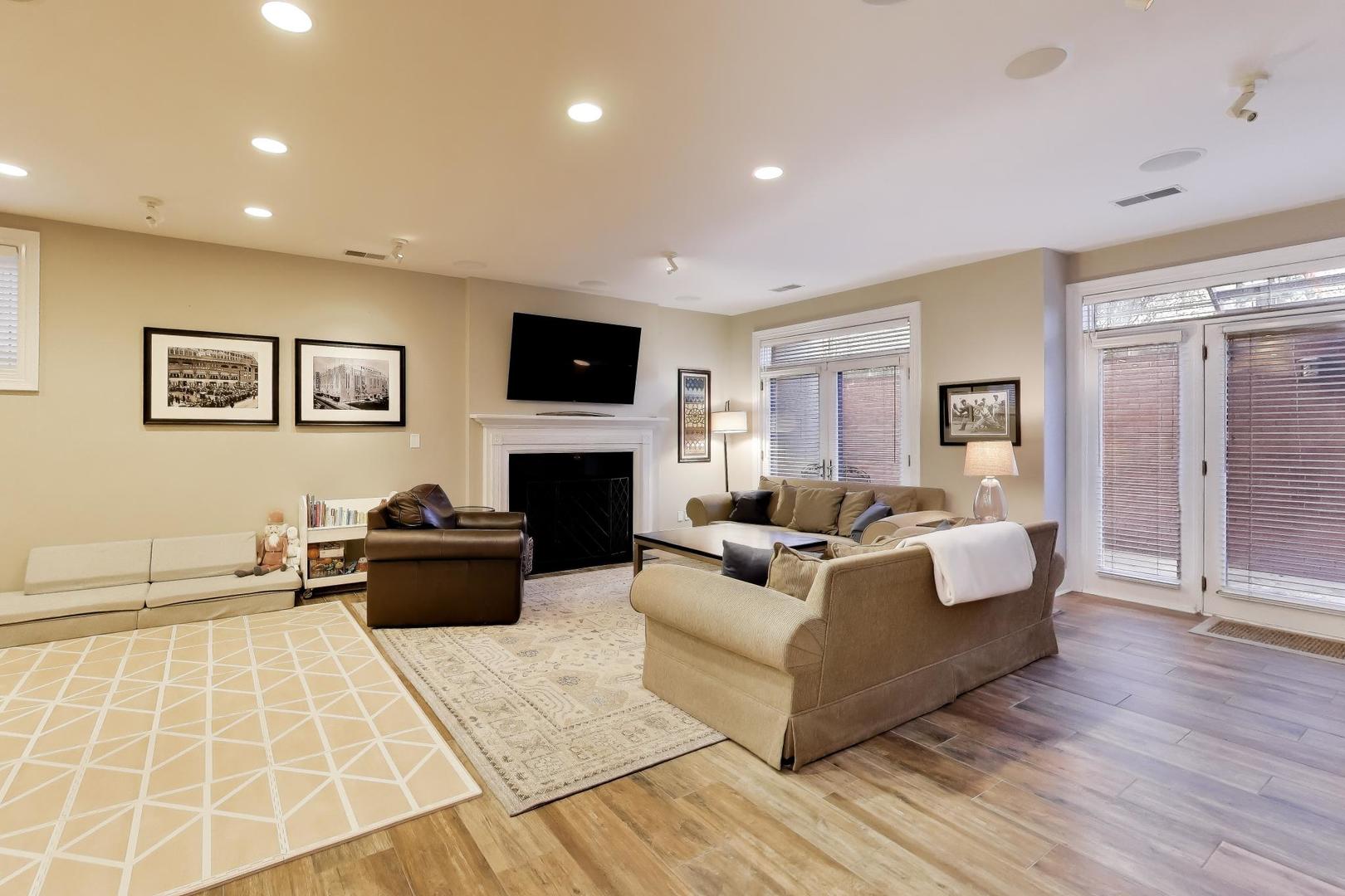 2030 N Hoyne Ave Chicago, IL 60647