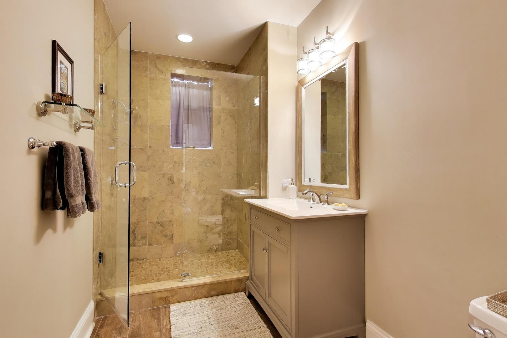 2030 N Hoyne Ave Chicago, IL 60647