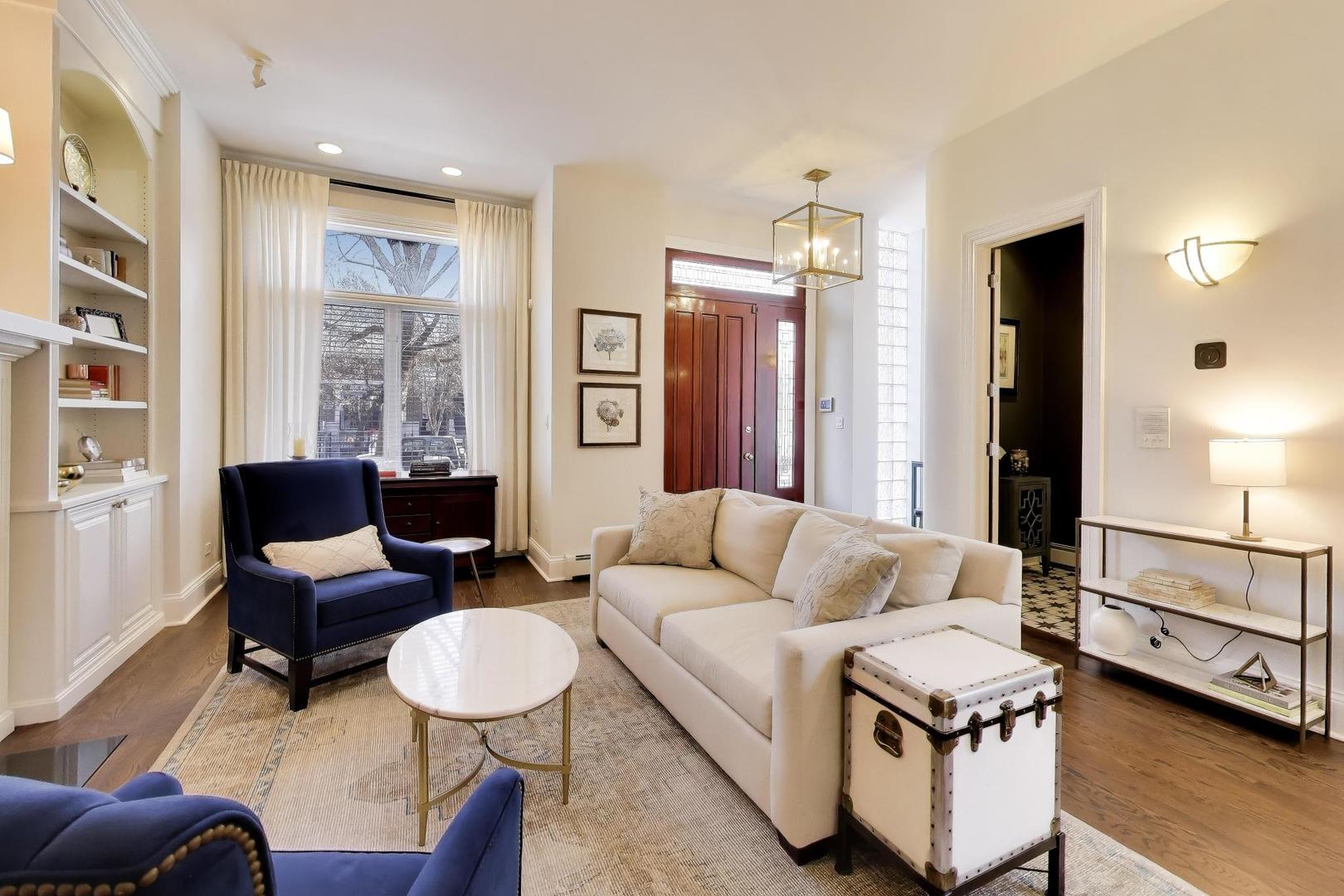 2030 N Hoyne Ave Chicago, IL 60647