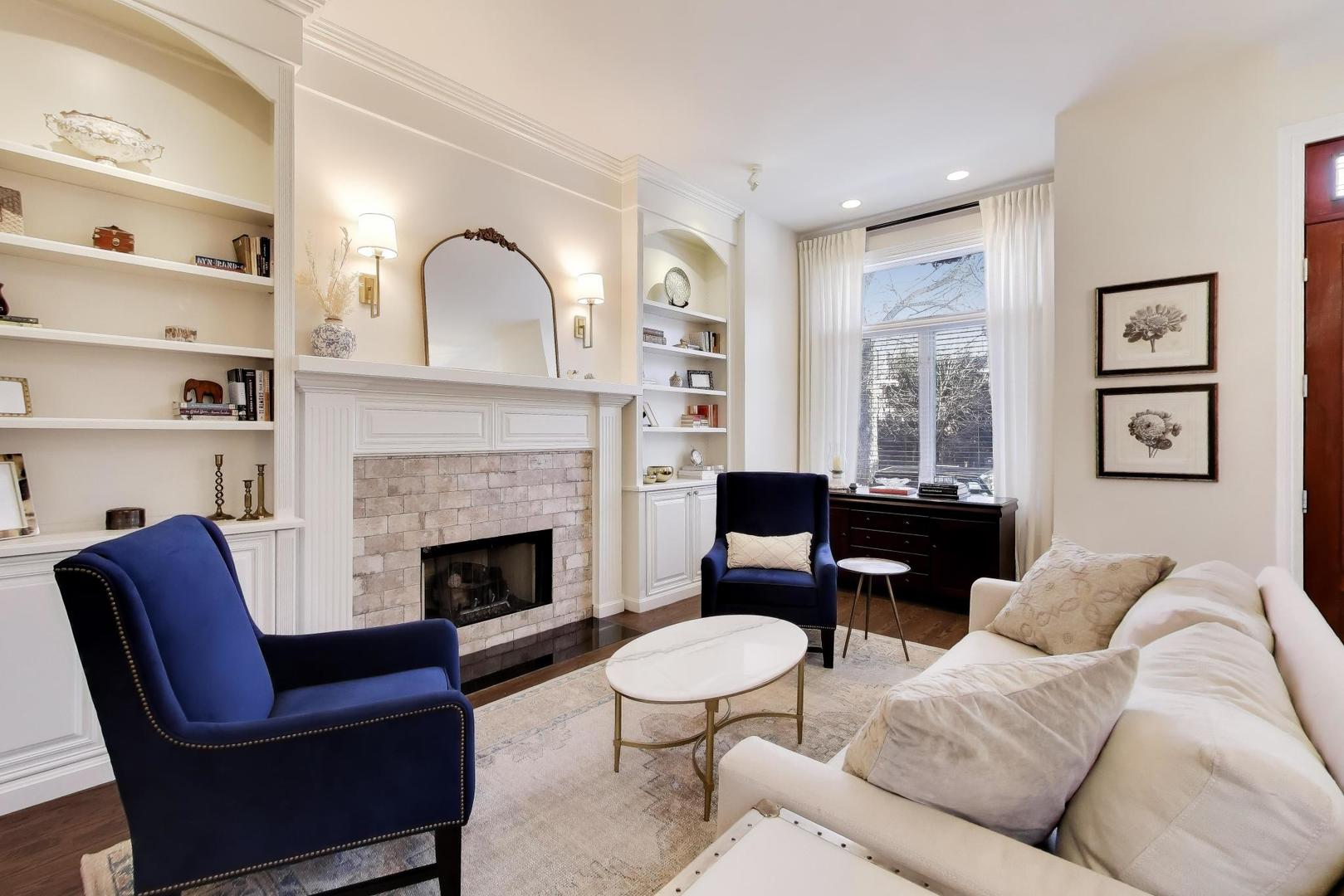 2030 N Hoyne Ave Chicago, IL 60647