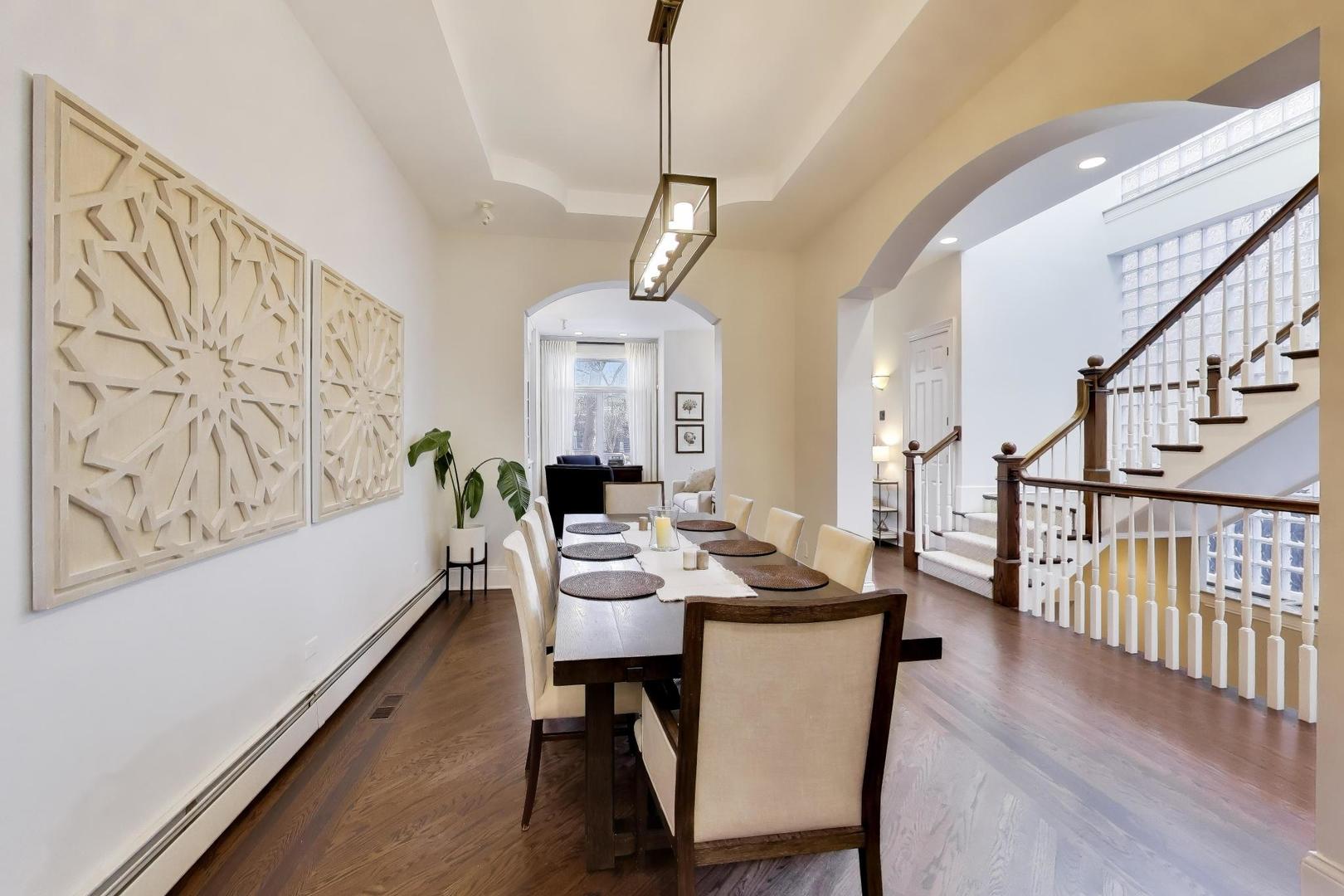 2030 N Hoyne Ave Chicago, IL 60647