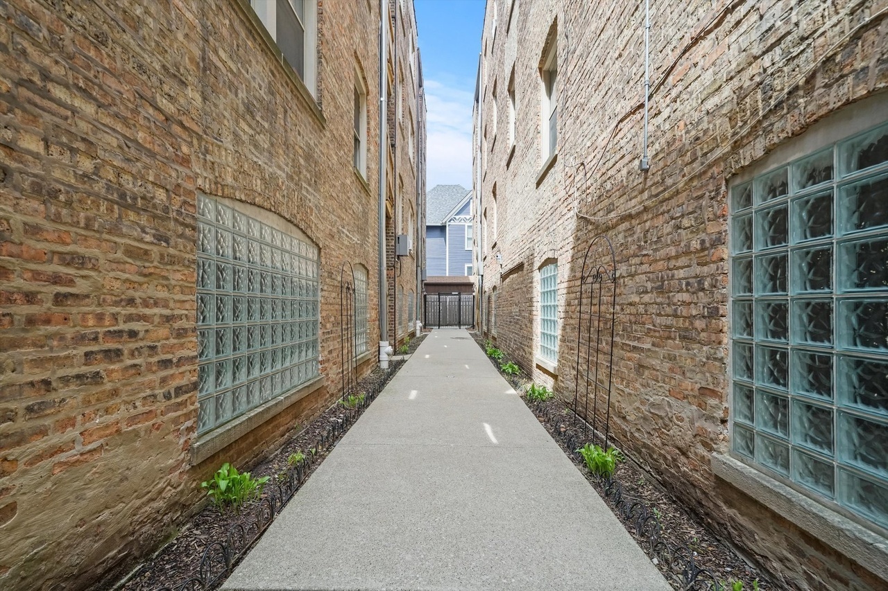 854 Washington Blvd #1 Oak Park, IL 60302