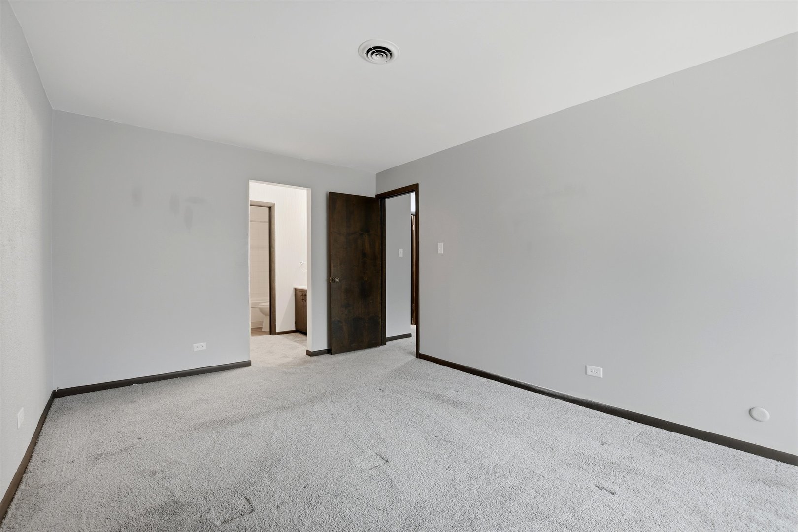 1050 Holbrook Rd #Q Homewood, IL 60430