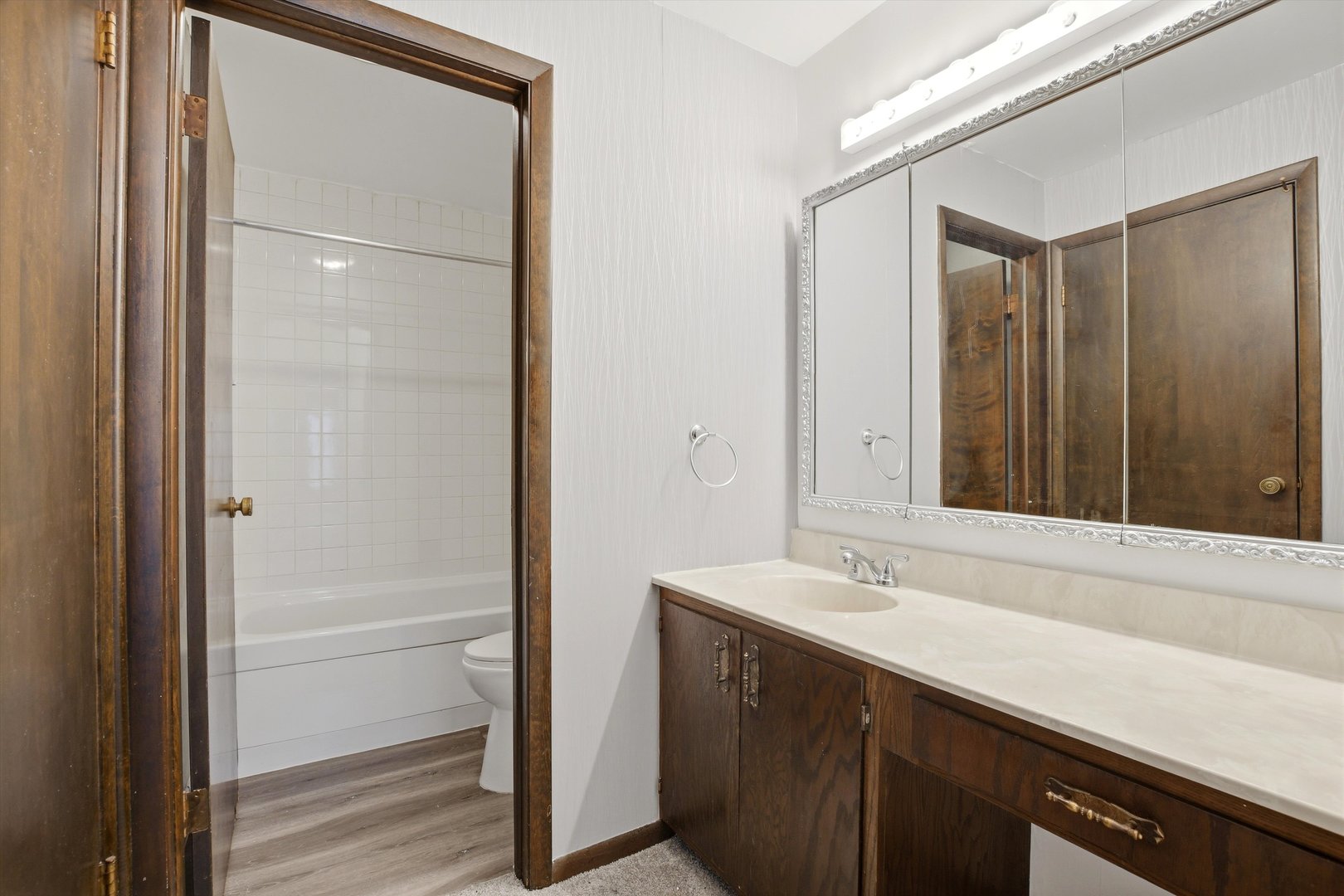 1050 Holbrook Rd #Q Homewood, IL 60430