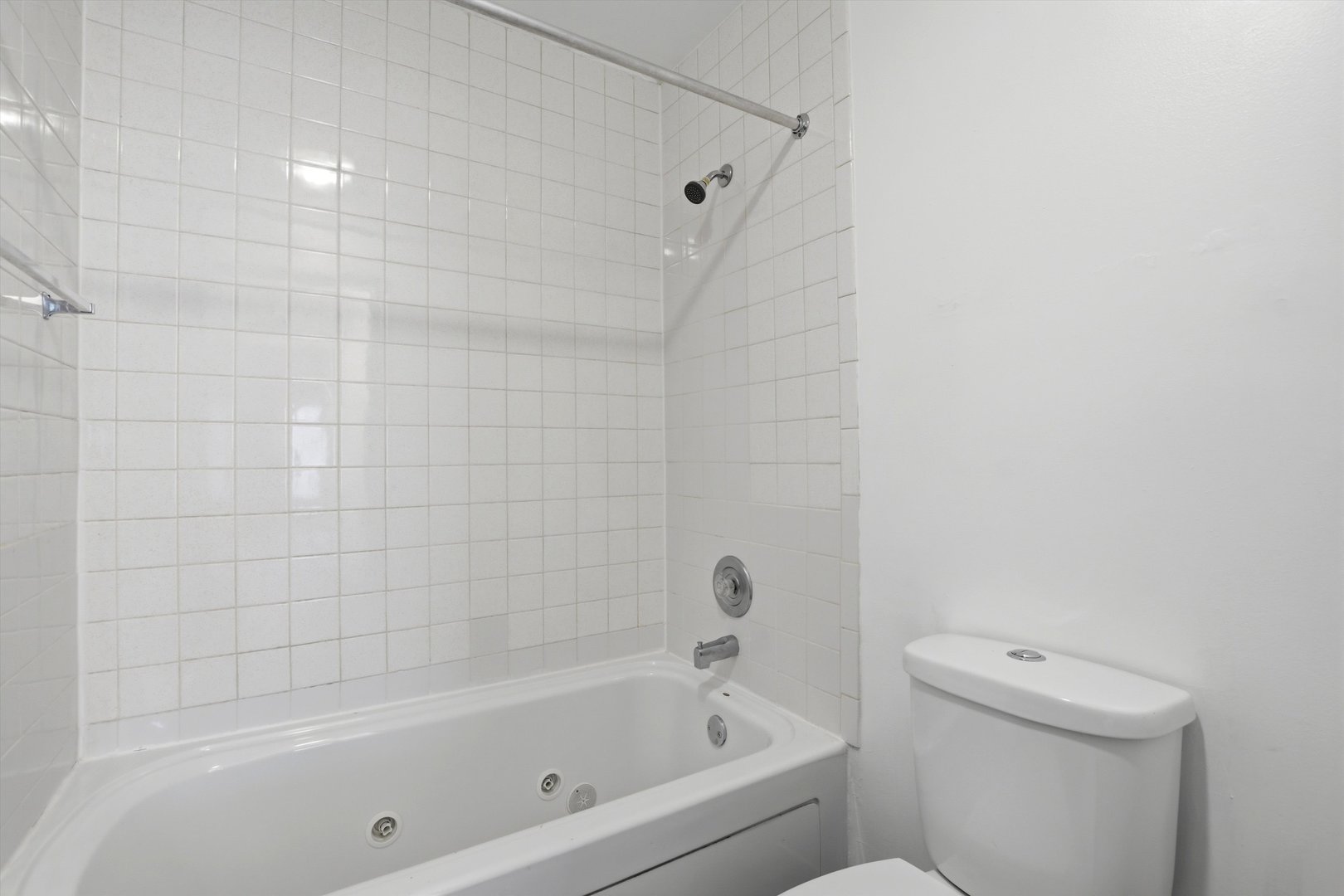 1050 Holbrook Rd #Q Homewood, IL 60430