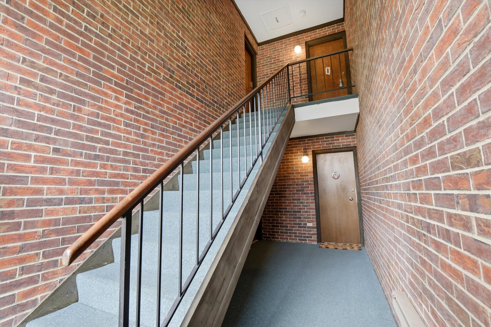 1050 Holbrook Rd #Q Homewood, IL 60430