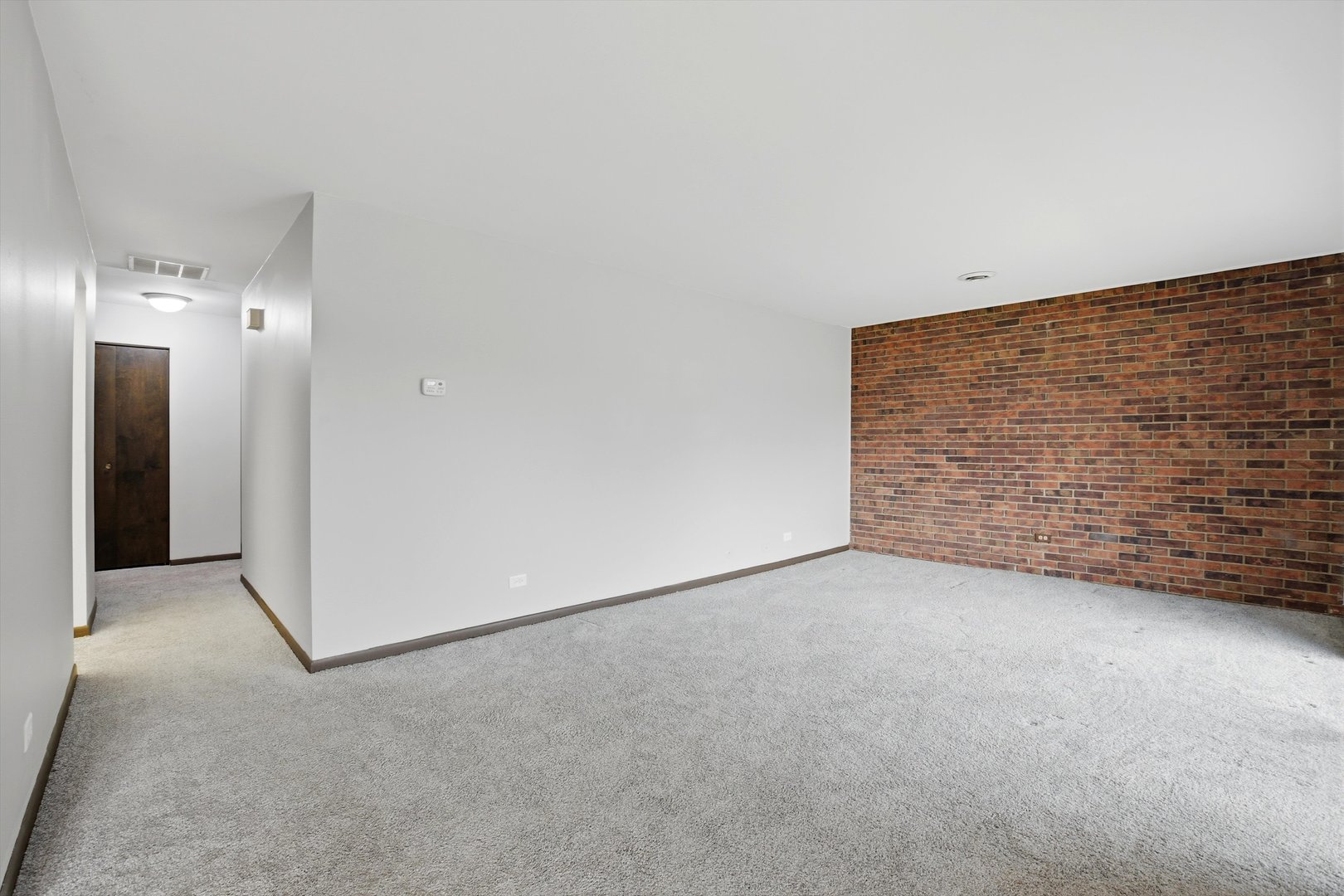 1050 Holbrook Rd #Q Homewood, IL 60430