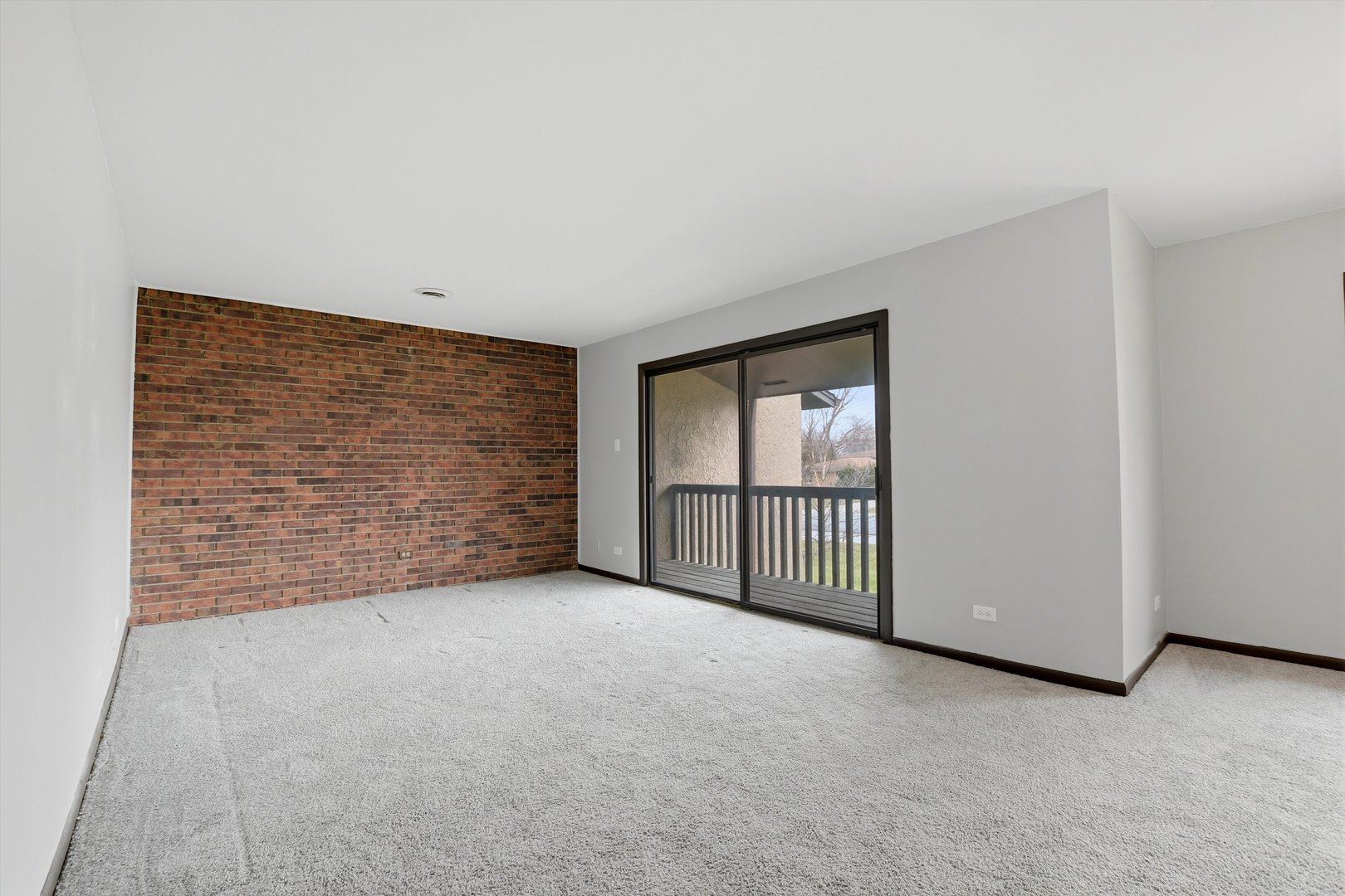 1050 Holbrook Rd #Q Homewood, IL 60430