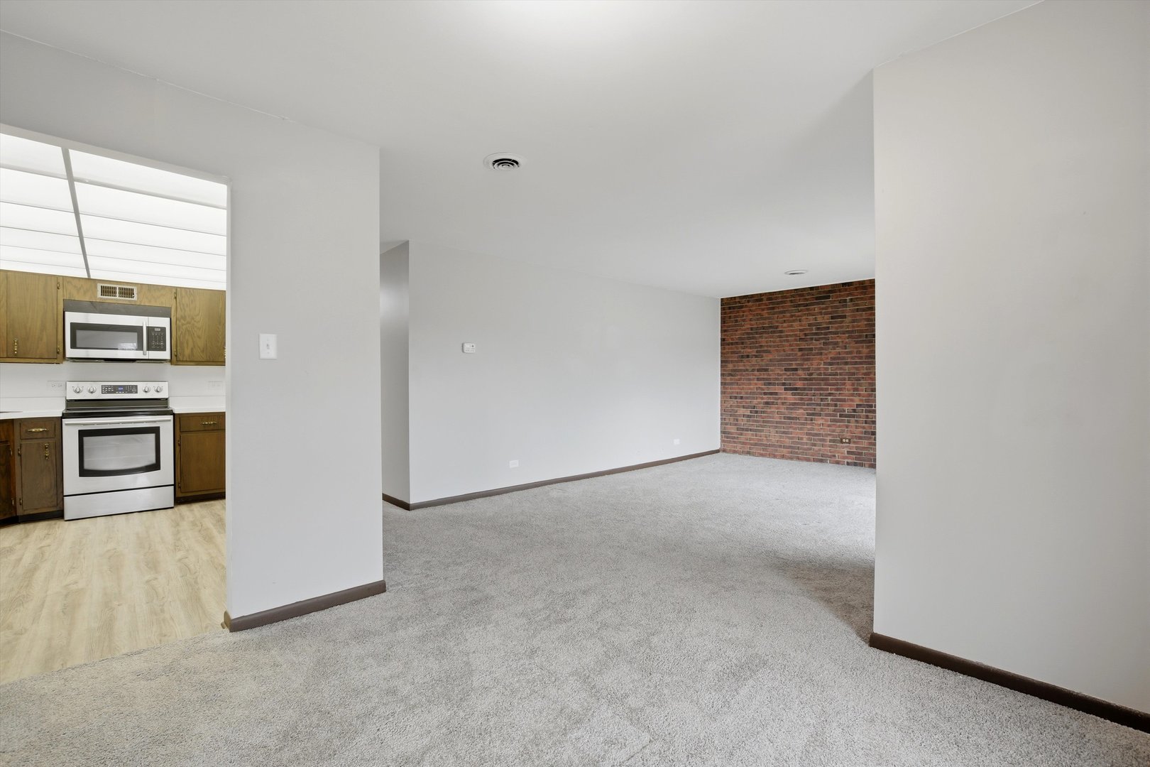 1050 Holbrook Rd #Q Homewood, IL 60430