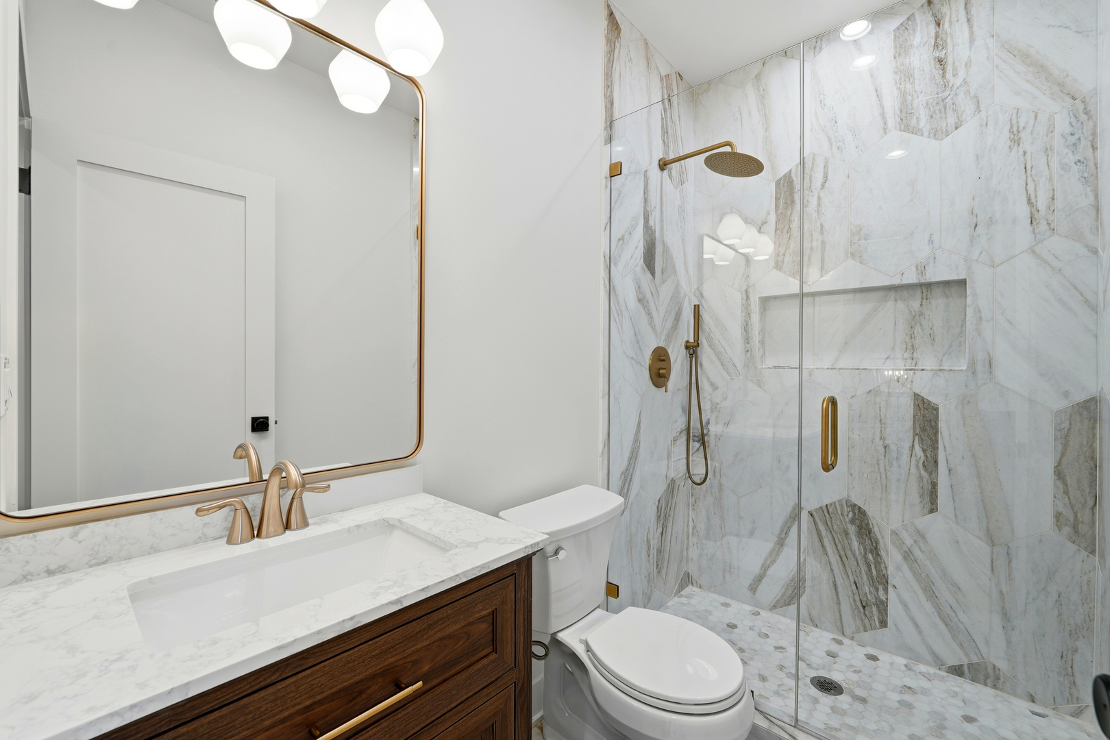 944 Rosemary Ter Deerfield, IL 60015