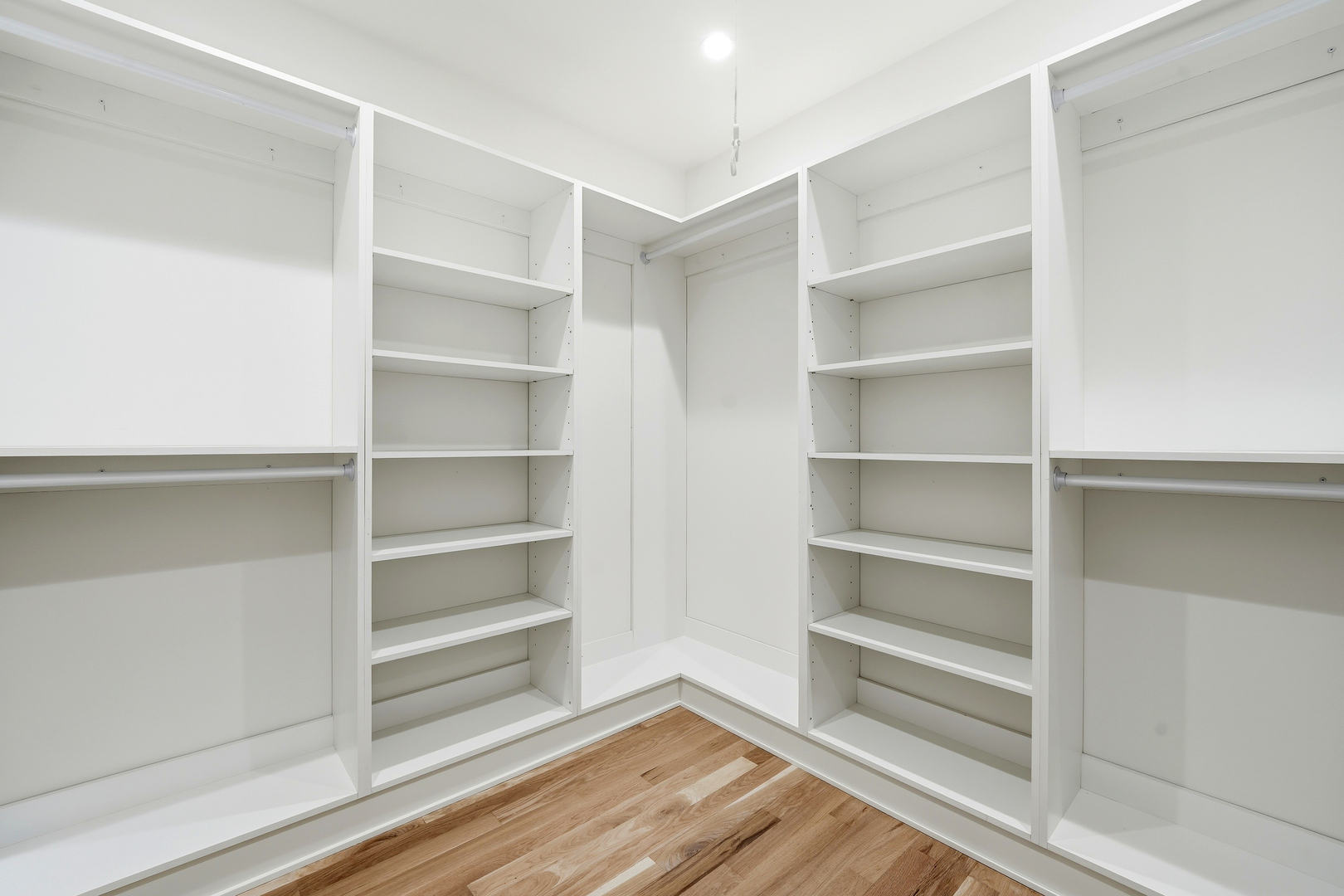 944 Rosemary Ter Deerfield, IL 60015