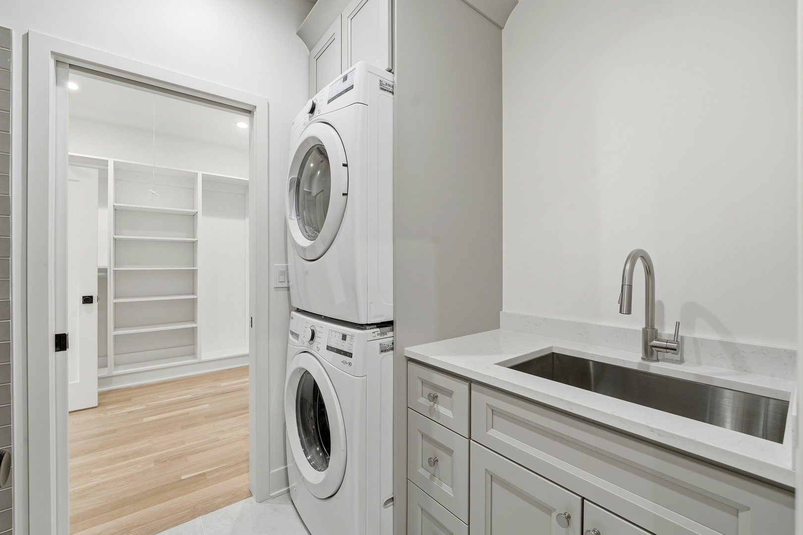 944 Rosemary Ter Deerfield, IL 60015