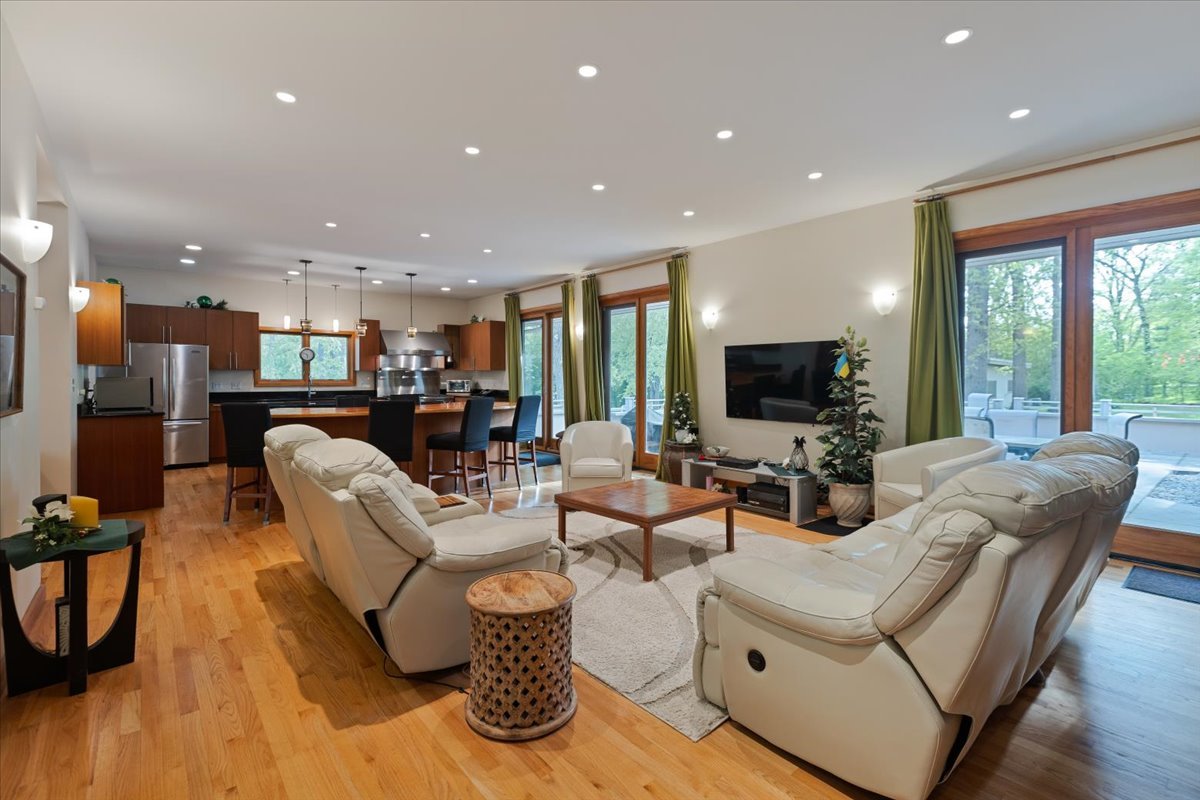 3464 Old Mill Rd Highland Park, IL 60035