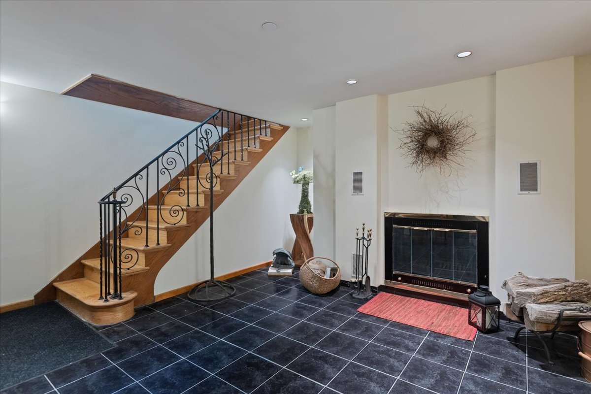 3464 Old Mill Rd Highland Park, IL 60035