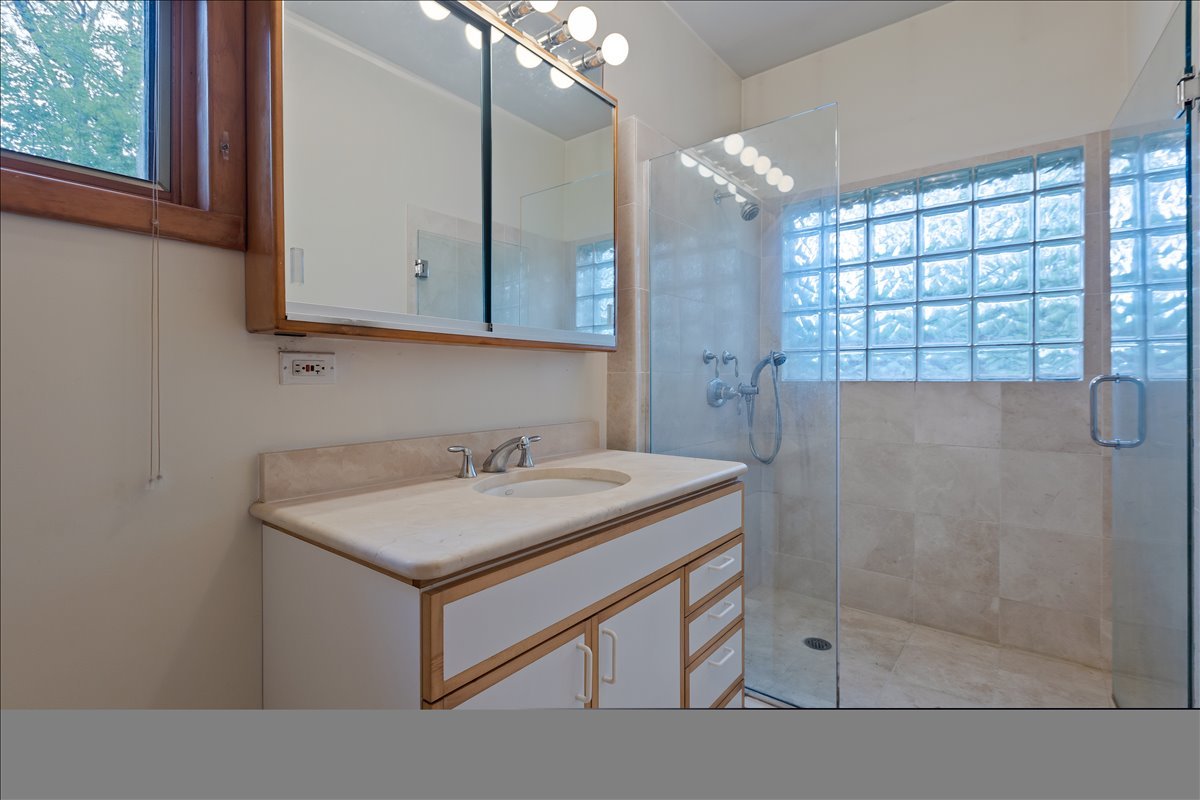 3464 Old Mill Rd Highland Park, IL 60035