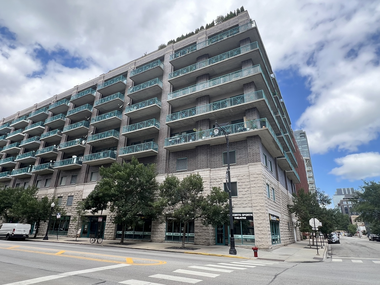 910 W Madison St #602