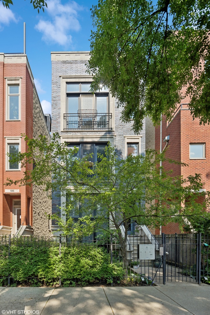 1051 N Hermitage Ave #3