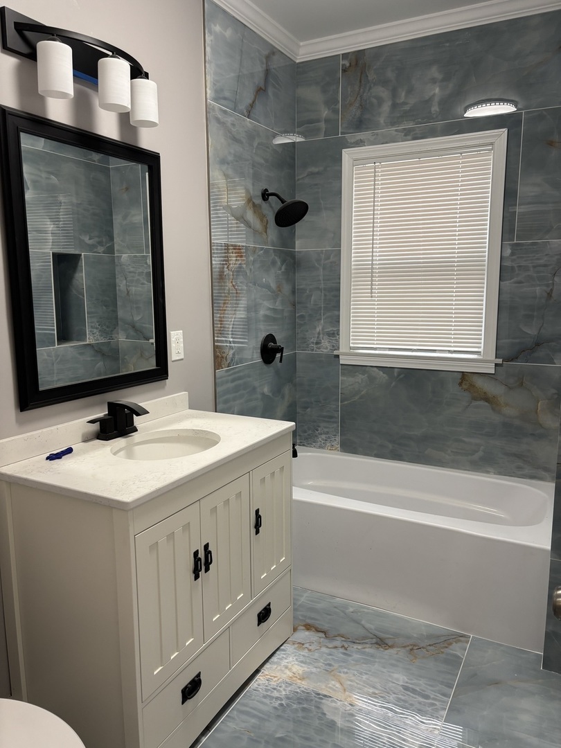 10215 S Emerald Ave Chicago, IL 60628