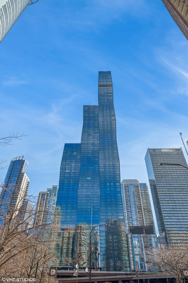363 E Wacker Dr #3203