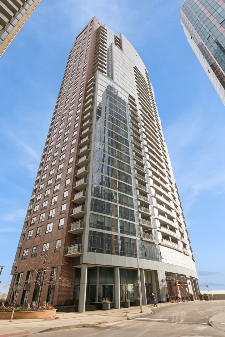 450 E Waterside Dr #402