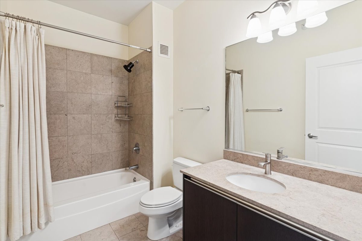 225 N Columbus Dr #5513 Chicago, IL 60601